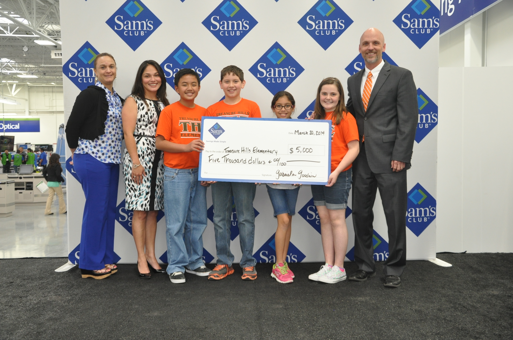 Sam’s Club donates $5,000 to Treasure Hills Elementary