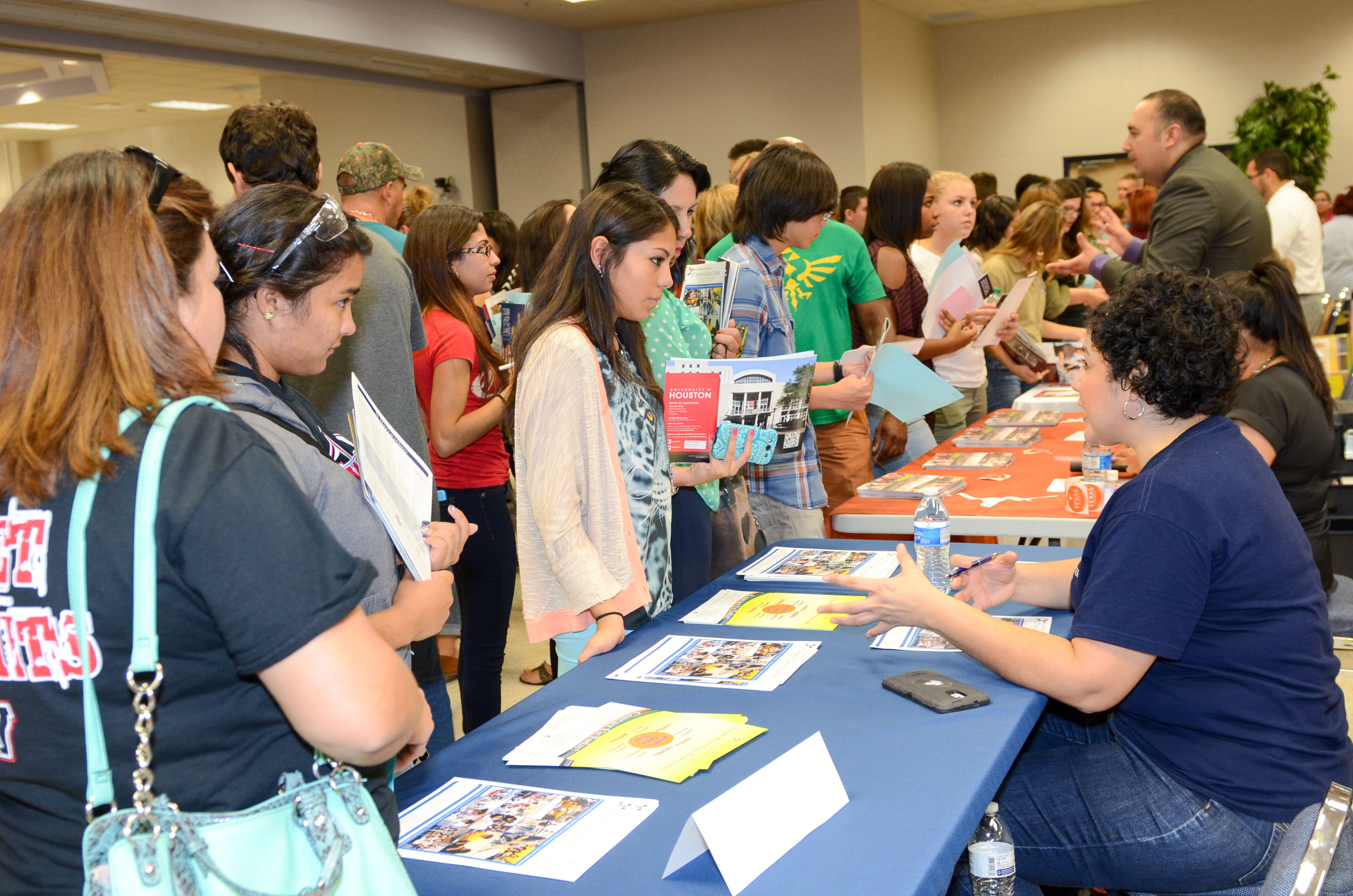 College Night 2014: Growing event brings college awareness to students