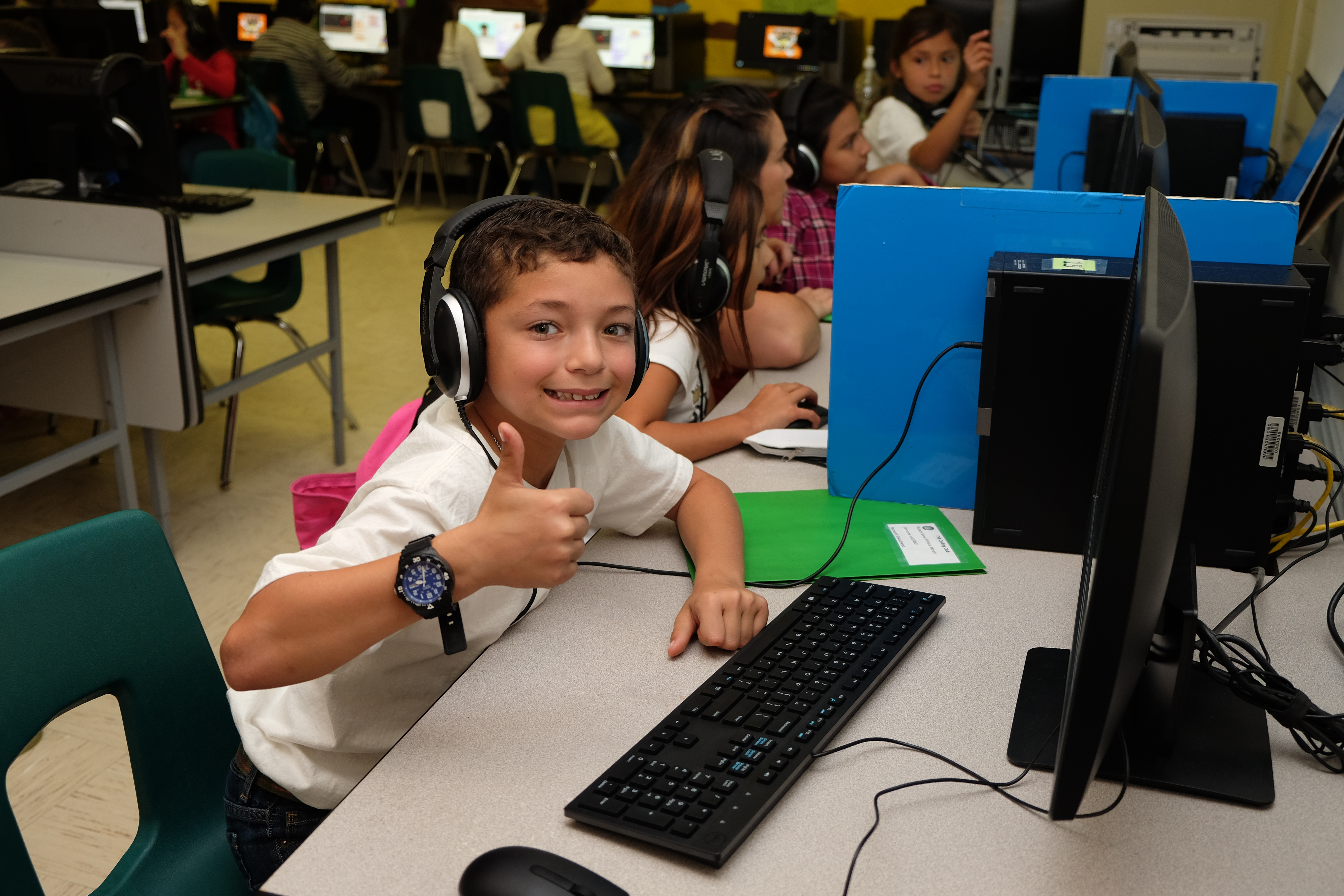 Elementary students explore the world of coding with Club Code UTRGV