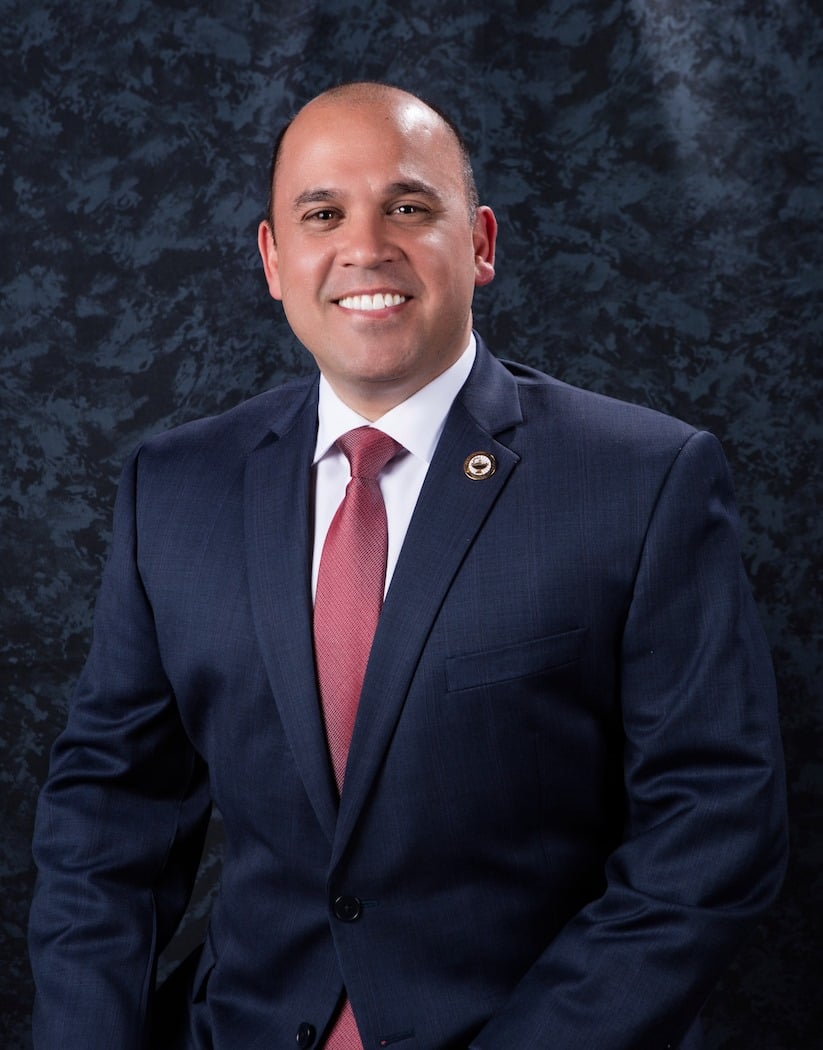 Dr. Nolan Perez, integrante de la Mesa Directiva de HCISD, ha vuelto a ser designado para ser parte del UT System Board of Regents.