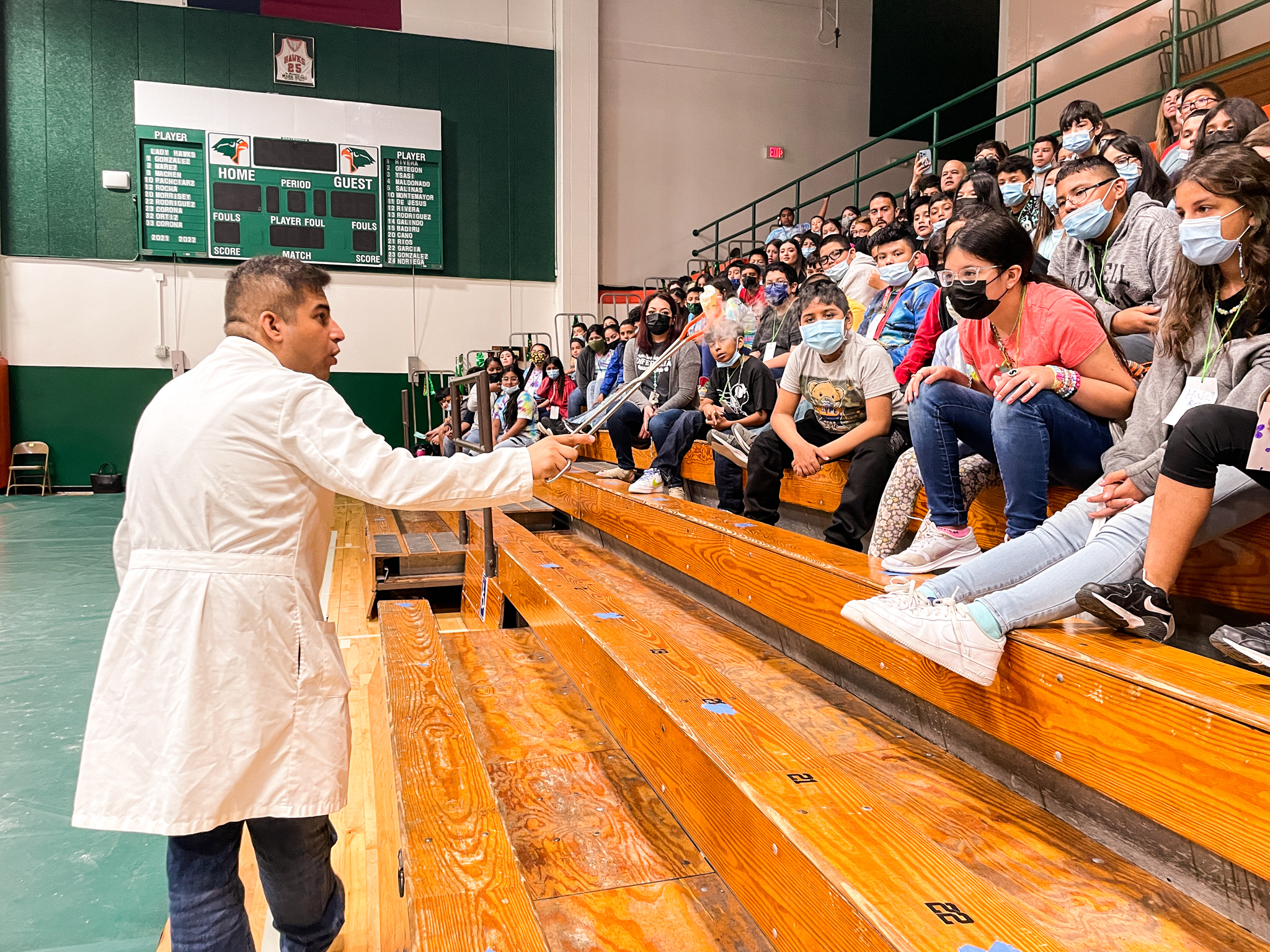 Estudiantes de quinto grado visitan South para un Día de Ciencias.