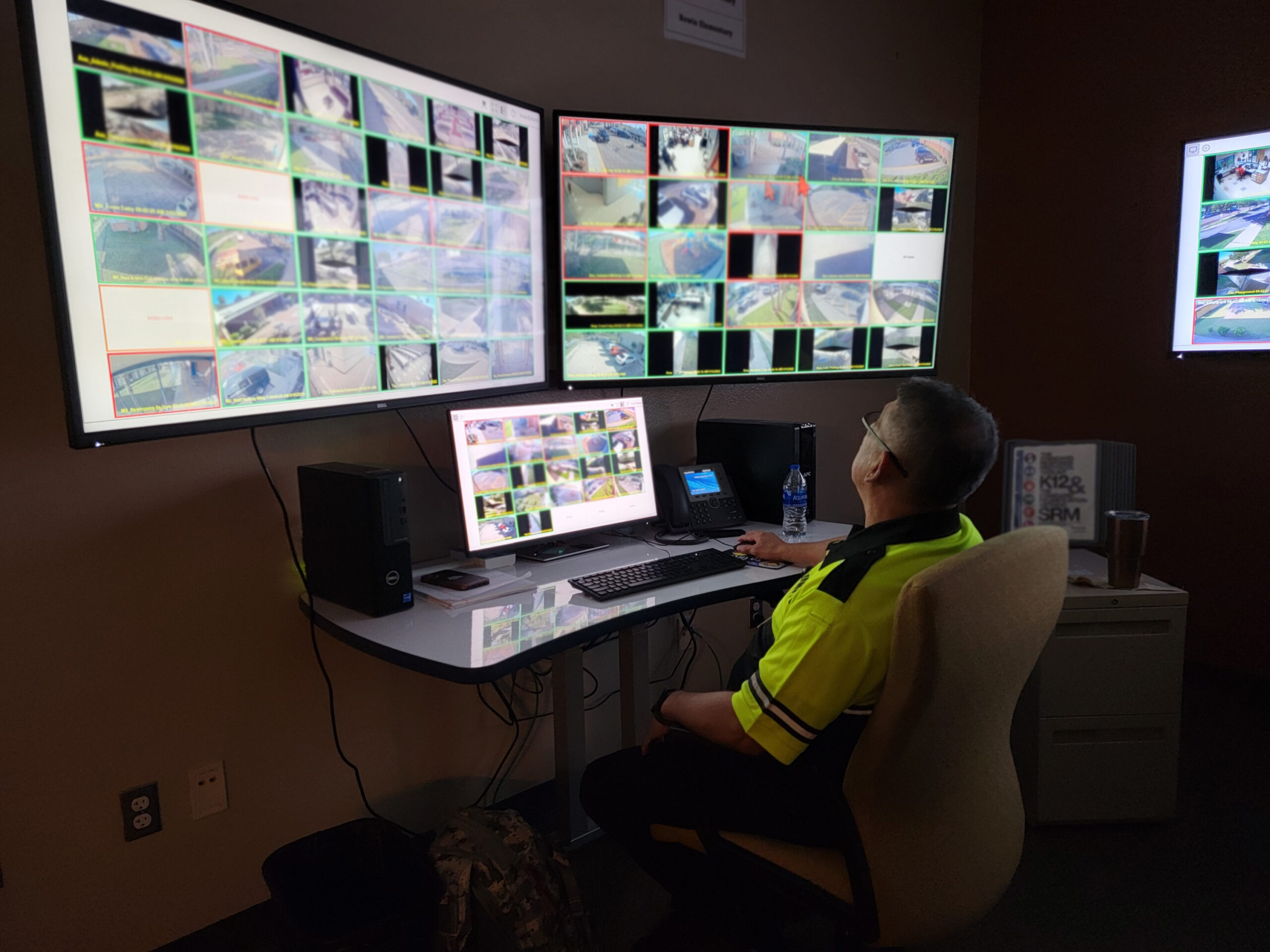 El Centro de Monitoreo de Cámaras de vigilancia ofrece una vista de 360 de HCISD.