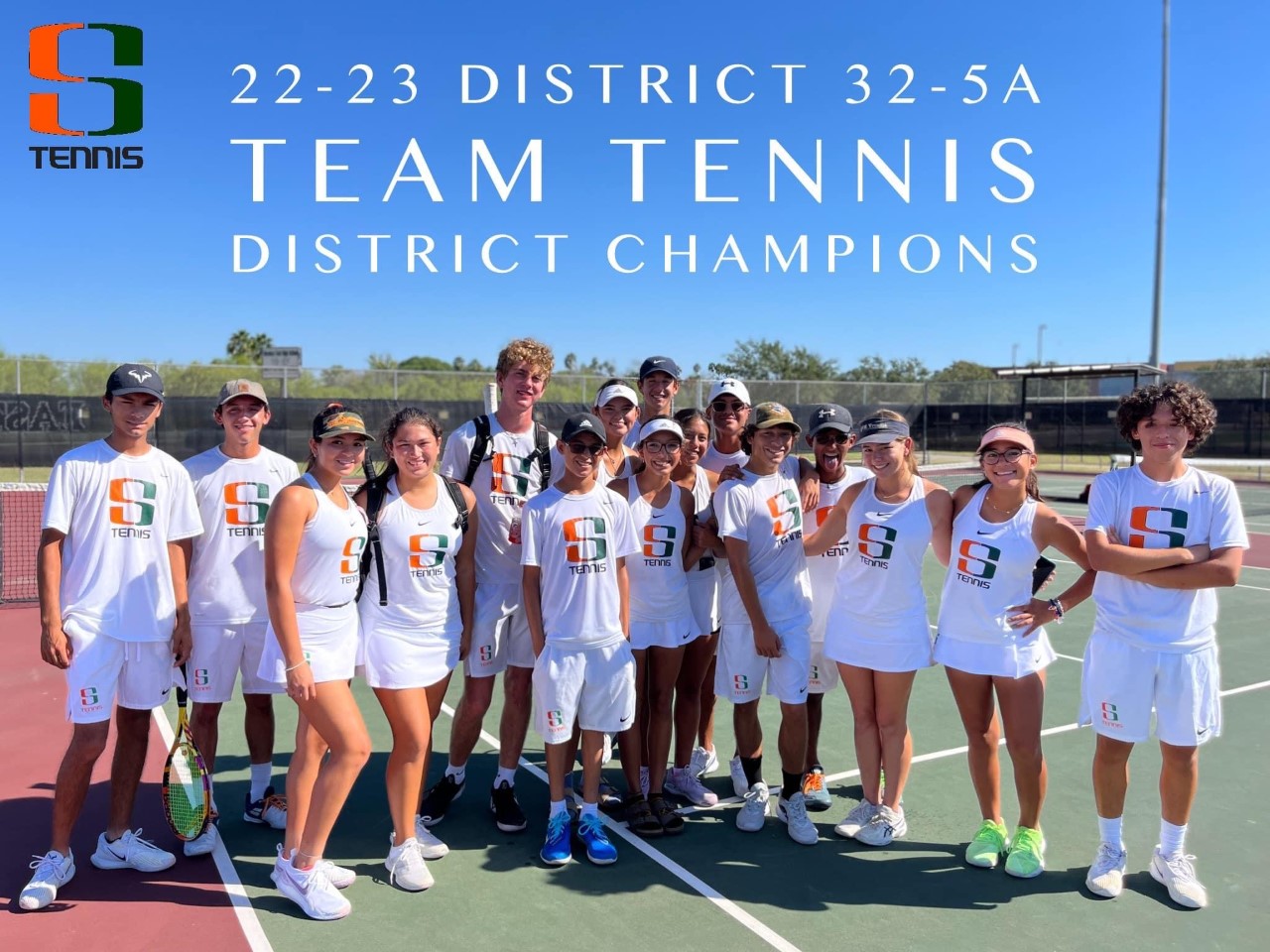 El equipo Hawk de tenis gana el Campeonato Nivel Distrito 32-5A.