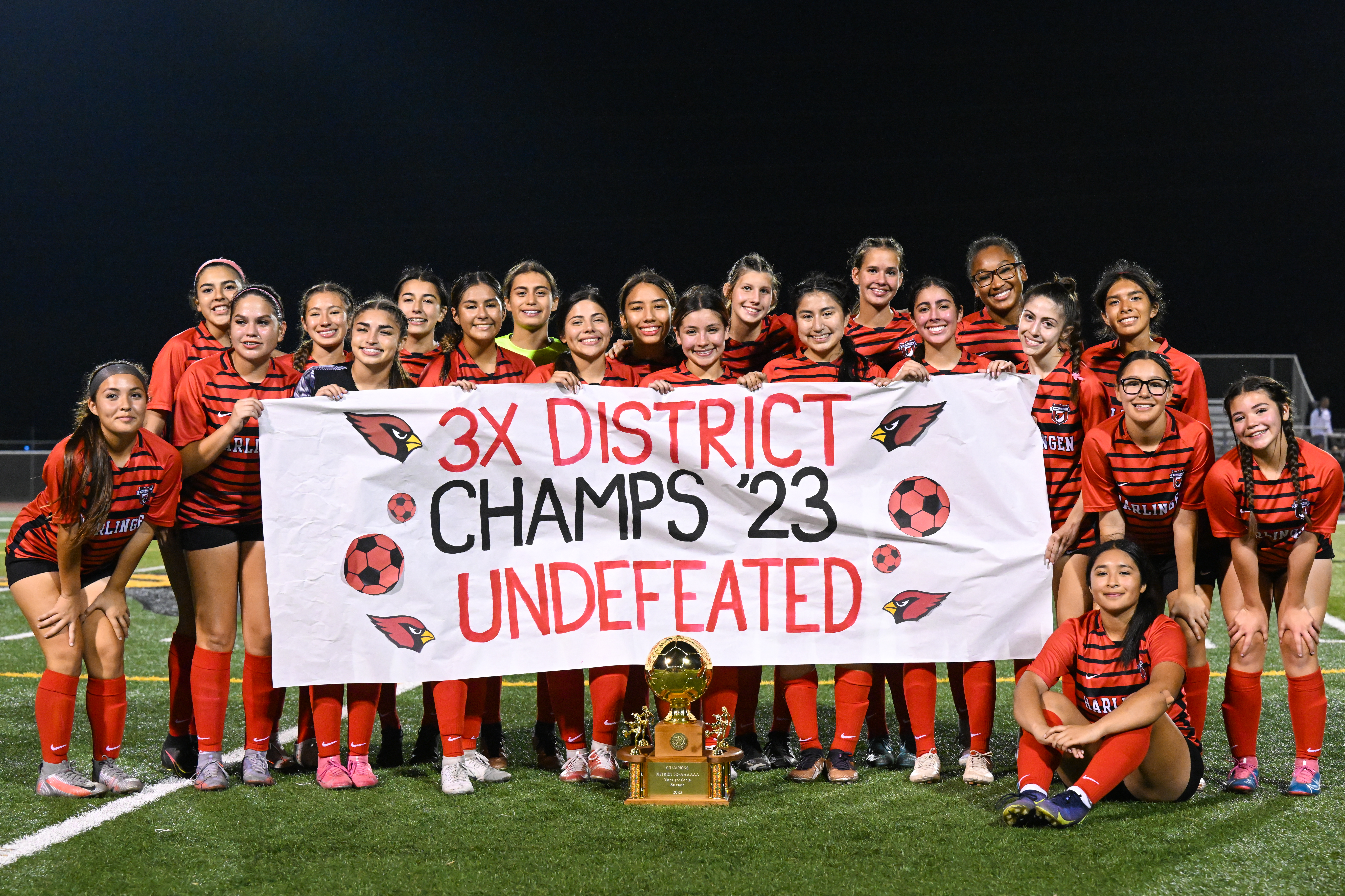 El equipo de soccer Lady Cardinal fue nombrado Campeón Nivel Distrito.