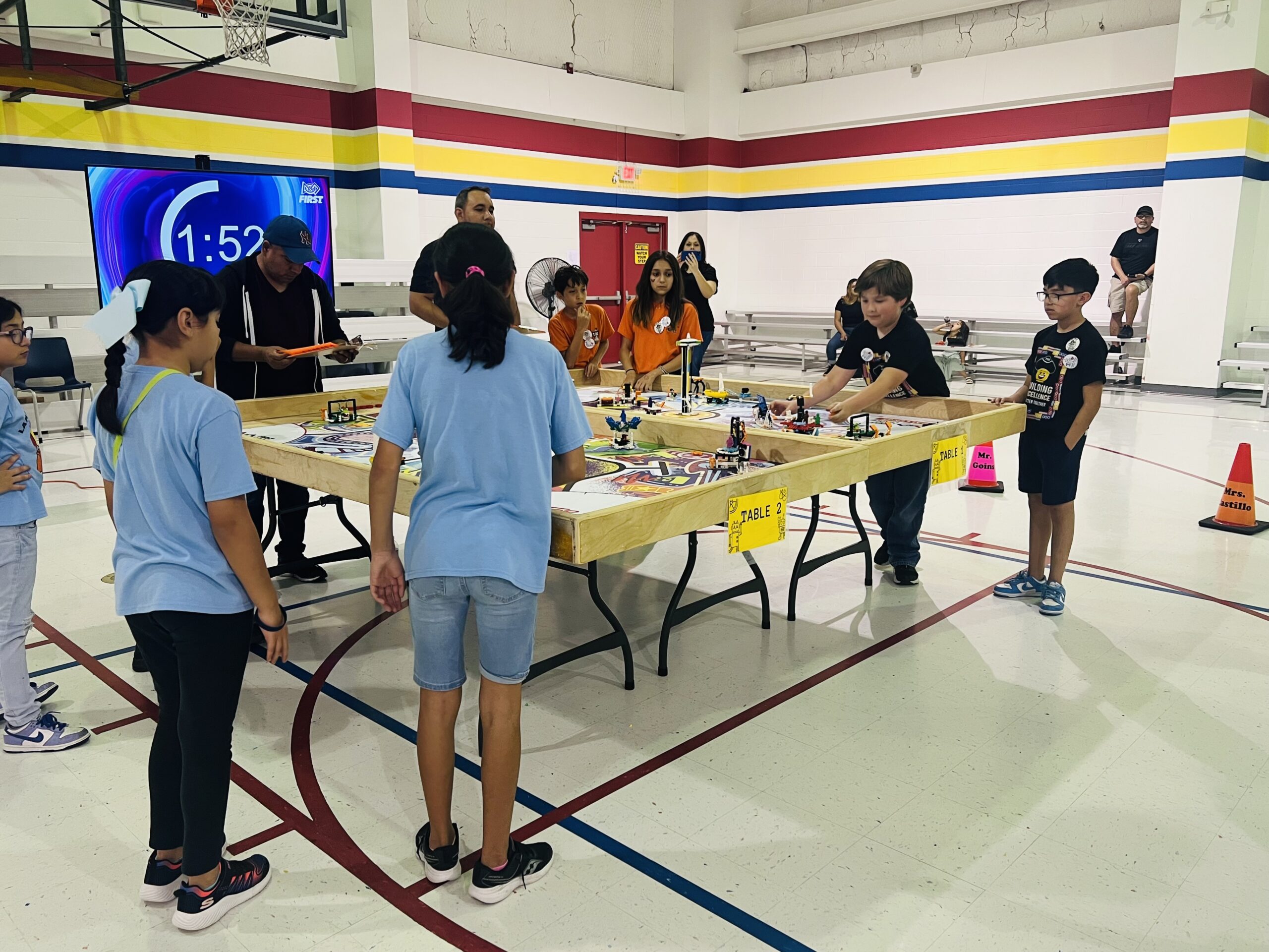 Elementary robotics teams partake in intra-district competition